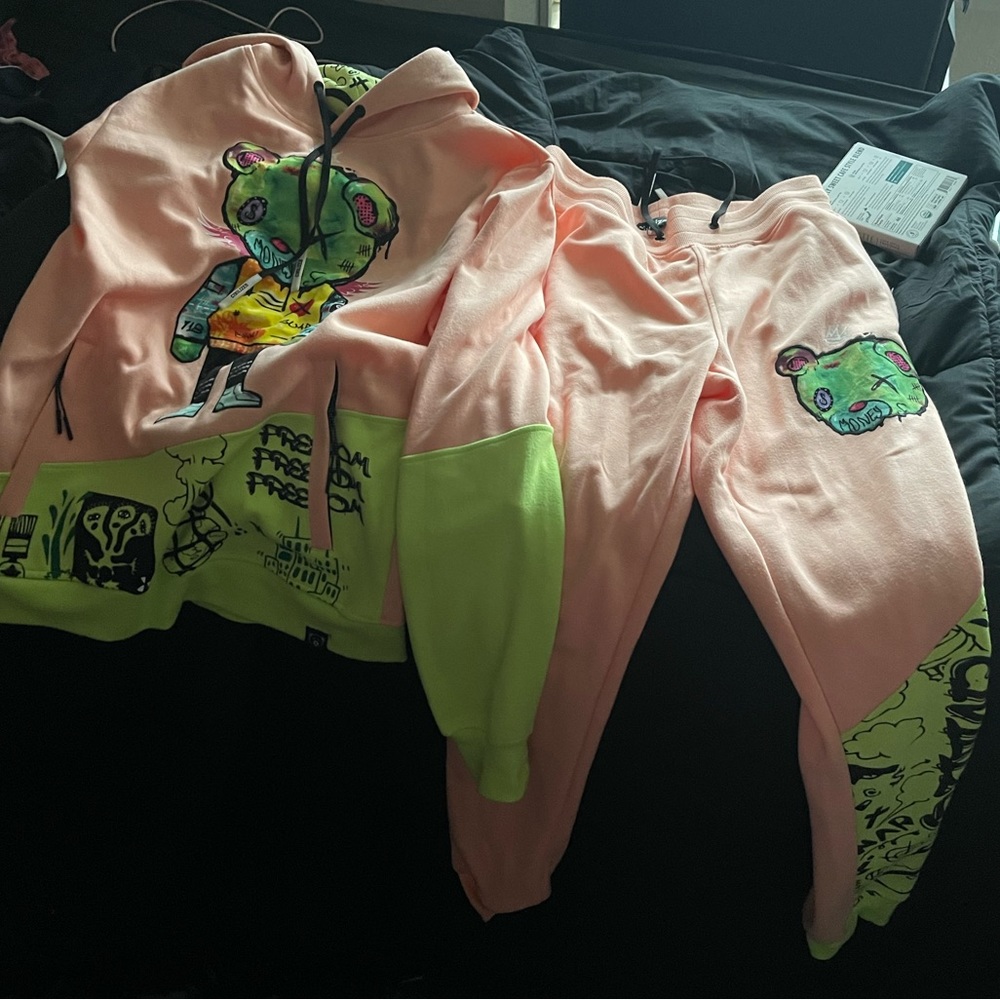 Civilized tracksuit